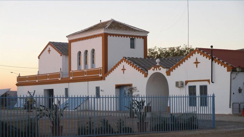 Cortijo Santa Clara Carmona (Seville)